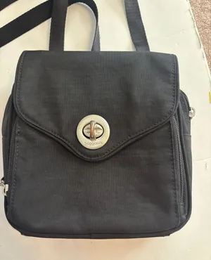 Baggallini Black Nylon Crossbody Lots Of Compartments Adjustable Strap Preloved thumbnail 1