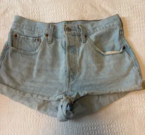 Levi’s shorts thumbnail 1