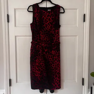 Cache‎ Vintage Red Black Leopard Print Midi Dress Belted Sheath Mob Wife Size 12 thumbnail 2