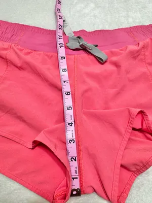 Lululemon Hotty Hot Short Flash Light 2.5” Size 10 thumbnail 13