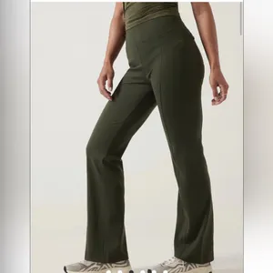 NWT Athleta Petite Delancey Straight Leg Pant Sz LP thumbnail 3