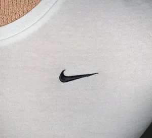 Nike t-shirt thumbnail 3