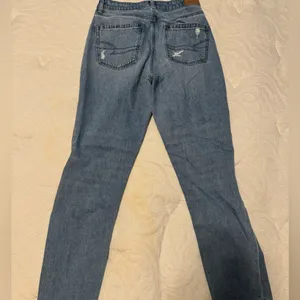 Distressed American Eagle jeans thumbnail 2