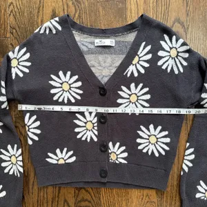 Hollister Daisy Cardigan Sweater Womens XXS Button Front Dark‎ Gray Knit Floral thumbnail 4