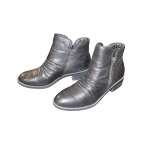 Baretraps Black Faux Leather Ruched Side-Zip Ankle Bootie - Women's Size 8 thumbnail 2