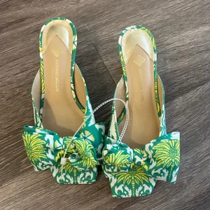 Antonio Melani Alora Royal Palm Print Bow Detail Slide Sandal Kitten Heels thumbnail 3