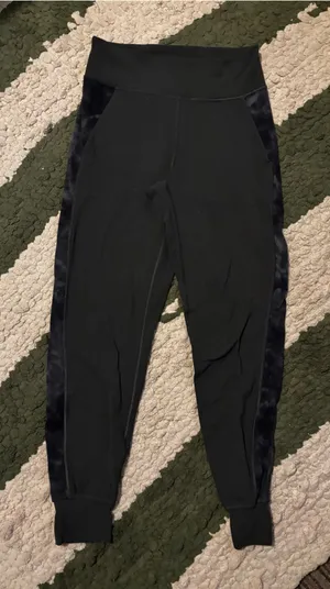 Lululemon Align Jogger thumbnail 1