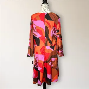 Donna‎ Morgan 16 Red Abstract A Line Bell Sleeve Dress Homecoming Wedding Guest thumbnail 4