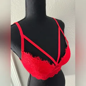 NEW Windsor Sexy Bright Lipstick Red Strappy Lace Padded Bralette Festival S thumbnail 3