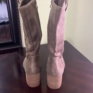 Ladies mid length boots Size 8M by Dolce Vita. thumbnail 2