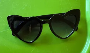 Black Heart-Shaped Sunglasses - Women's Fashion Accessory thumbnail 1
