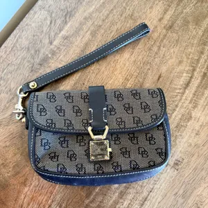 Dooney & Bourke Signature DB Wristlet Black Jacquard Y2K Logo Lock Clutch Preppy thumbnail 10