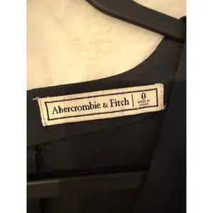 Abercrombie & Fitch Black Lace Inset V-Neck Sleeveless Belted Jumpsuit Size 0 thumbnail 2