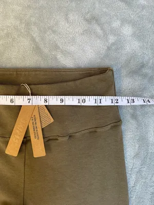 NWT SKIMS Outdoor Basics Legging Army Green Yoga Pilates Loungewear Size Small thumbnail 6