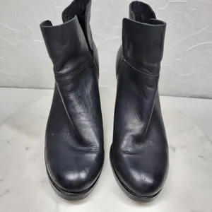 Vince‎ Camuto Helyn Ankle Boots Womens 8.5 Black Soft Leather Pull On Block Heel thumbnail 16