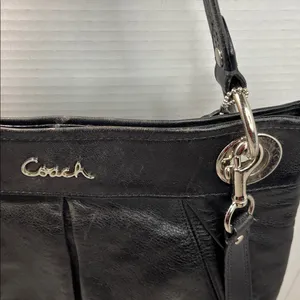 Coach Ashley Elegant Black Leather Shoulder Bag thumbnail 6