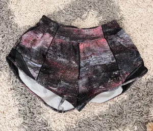 Lululemon Hotty Hot 2.5" Shorts Low-Rise thumbnail 1