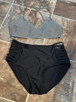 Black And White Bikini Top With High Wasted Bottoms thumbnail 1