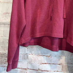 Nike ribbed cropped hooded long sleeve shirt pullover Medium logo maroon thumbnail 3