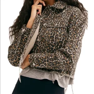 $158 NWOT Free People Cropped Leopard Oversized Denim Jacket XS thumbnail 6