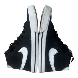 Women’s Nike Court Legacy Canvas Sneakers Size 7 Mid Black White Lace Up Shoes thumbnail 5