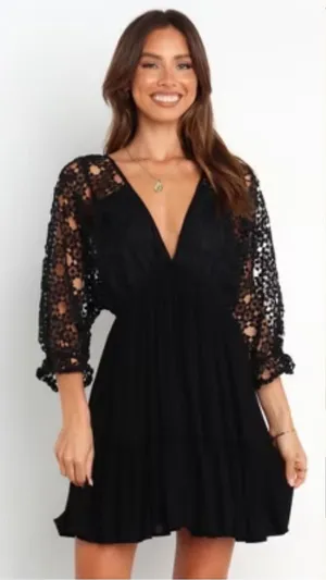 Petal + Pup Lace puff sleeves Deep V-Neck Party Cocktail mini Dress Black US 4‎ thumbnail 1