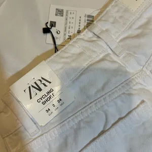 Zara denim shorts in white thumbnail 4
