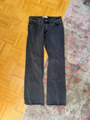 Black Low-Waisted Baggy Abercrombie Jeans thumbnail 2
