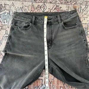 American Eagle Outfitters Mom Jean in Black Wash Charcoal Grey Size 8 thumbnail 8