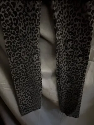 Bar III Black & Gray Leopard Print Women’s Leggings MD NWT thumbnail 4