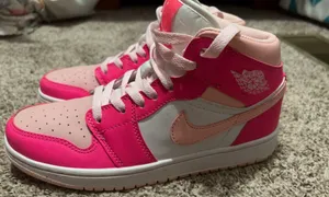 Nike Jordan Women’s Air Jordan 1 Mid thumbnail 2