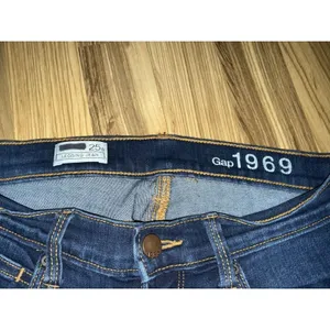 GAP‎ 1969 Women's 25S 25 Short Legging Jean thumbnail 2