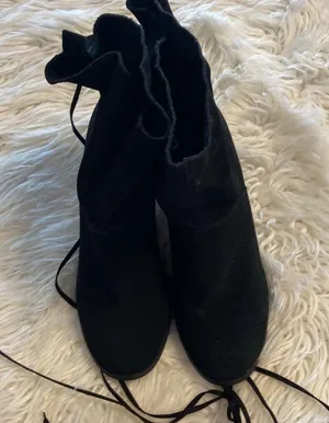 Toms Boots Size 11 Excellent Condition Color Black Heel 3” Stable Leather thumbnail 6