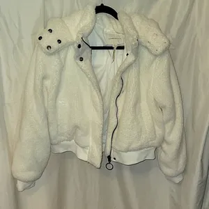 NWT Aeropostale White Size Large Faux Fur Hooded Jacket thumbnail 2