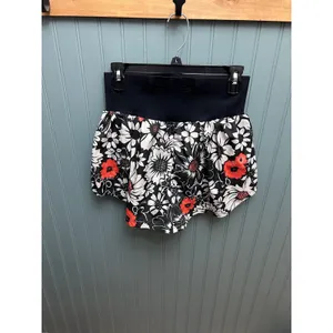 Free People C8623 Tuxedo‎ Daisy Print Athletic Shorts Black Red Size L thumbnail 3