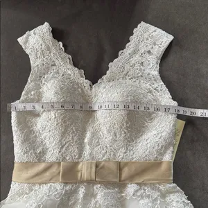 Women’s White Sleeveless V-Neck Wedding Dress Lace Applique Zip Back Size M NWT thumbnail 9