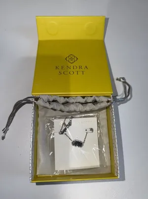 Kendra Scott Elisa BLK OPAQUE GLASS NEW IN BOX.‎ thumbnail 1