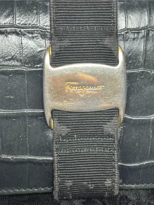 Ferragamo Vintage Vara Bow Wallet Croc Embossed Black Leather Compact Bifold thumbnail 5