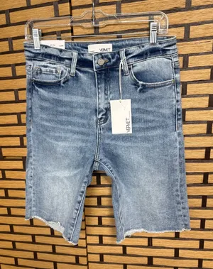 Vervet Valerie Bermuda Jean shorts size medium thumbnail 1
