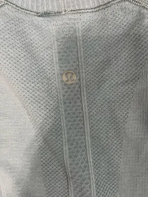 Lululemon top thumbnail 4