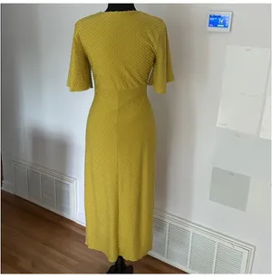 NWOT Revolve Tularosa chase short sleeve midi dress in pear with bow thumbnail 8