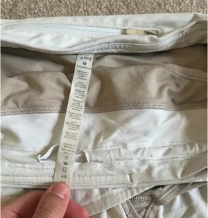 Lululemon Shorts thumbnail 3