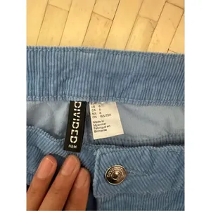 H&M blue flare jeans thumbnail 5