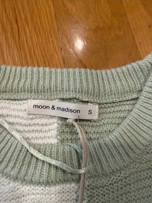NWOT Moon & Madison green /white checkered sweater size small . thumbnail 2