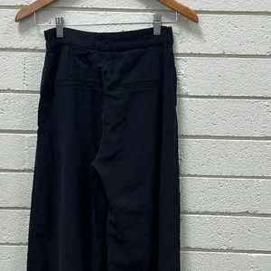 H & M Black Wide Leg Dress Pants size 2 thumbnail 6
