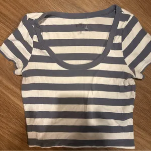 Hollister Women's Short Sleeve Crop Tee Size Large‎ Stripe Grey/white y2k thumbnail 1