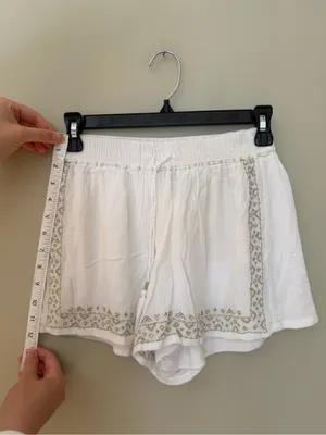Atmosphere White Shorts Size 6 NWOT thumbnail 3