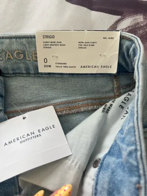 American Eagle Strigid Curvy Mom Jeans thumbnail 7