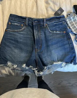 NWT Abercrombie Cutoff High Rise thumbnail 1