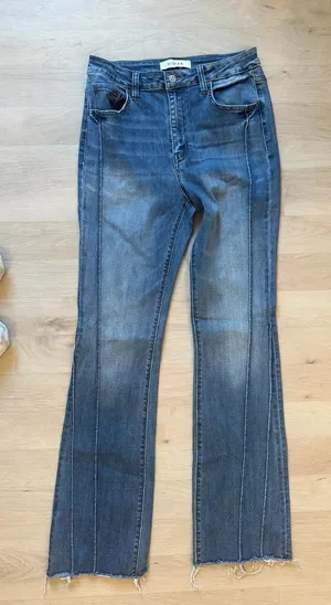 Unbranded Women's Flare Jeans Blue Raw Frayed Hem Sz 9/28 27" Inseam thumbnail 1